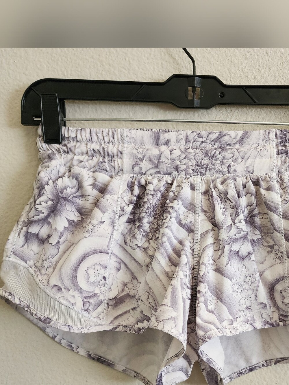 Lululemon Tracker Short V 4" Floral Metropolis Multi Size 2